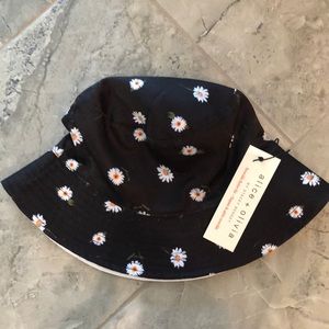 Alice & Olivia reversible bucket hat